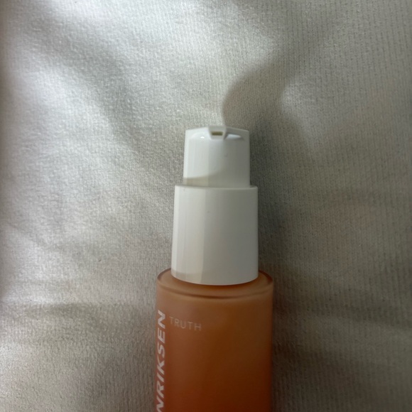 💋2/$25 Ole Henriksen peach glaze glow niacinamide serum - Picture 11 of 11